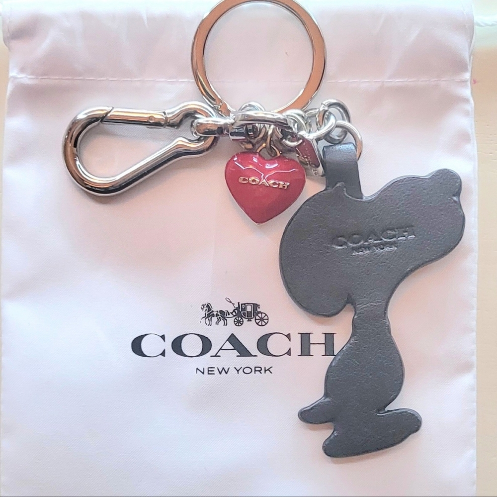 Coach Snoopy Peanuts Heart Bag Charm ©️2014 Vintage Coach Collection Snoopy Kiss - Picture 11 of 11